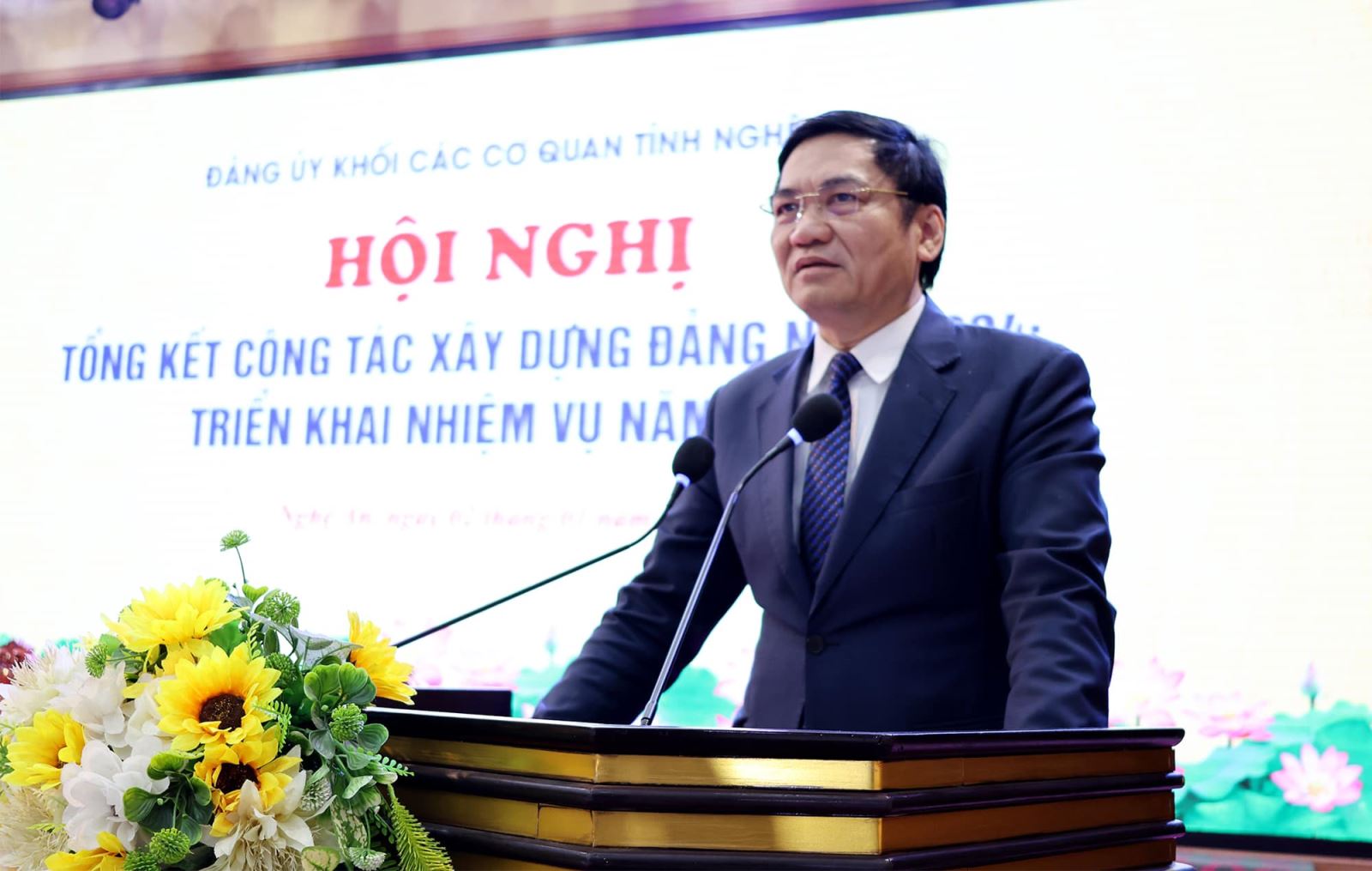 Đảng ủy Trường ĐH Kinh tế Nghệ An (nay là Trường Đại học Nghệ An) đạt danh hiệu” Tập thể cấp ủy cơ sở xếp loại “Hoàn thành xuất sắc nhiệm vụ” năm 2024