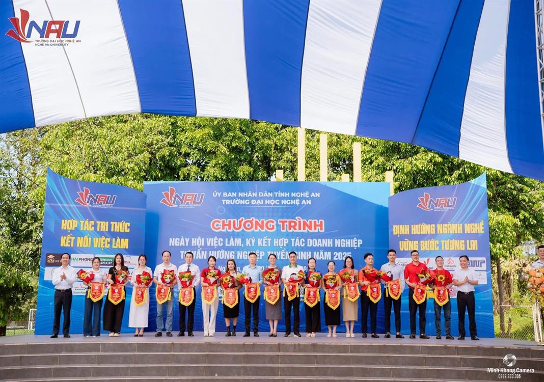 CƠ HỘI NGHỀ NGHIỆP VÀ ĐỊNH HƯỚNG NGÀNH NGHỀ CHO SINH VIÊN NGÀNH QUẢN TRỊ KINH DOANH