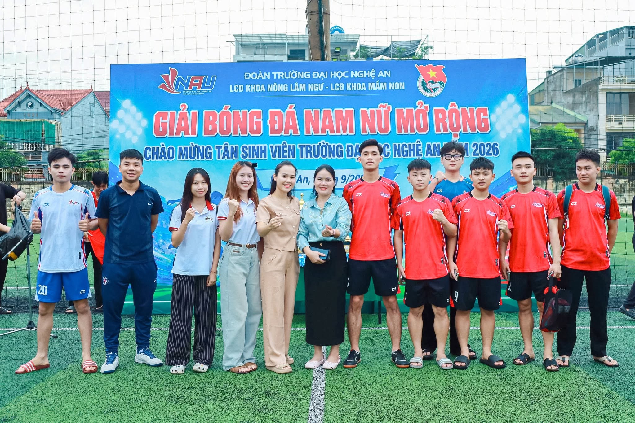 ĐỘI BÓNG KHOA KINH TẾ – QTKD THI ĐẤU NHIỆT HUYẾT TẠI GIẢI BÓNG ĐÁ CHÀO MỪNG TÂN SINH VIÊN TRƯỜNG ĐẠI HỌC NGHỆ AN 2026