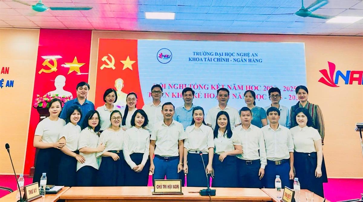 Khoa Tài chính – Ngân hàng tổ chức Hội nghị Tổng kết năm học 2024 – 2025, triển khai Kế hoạch năm học 2025 – 2026
