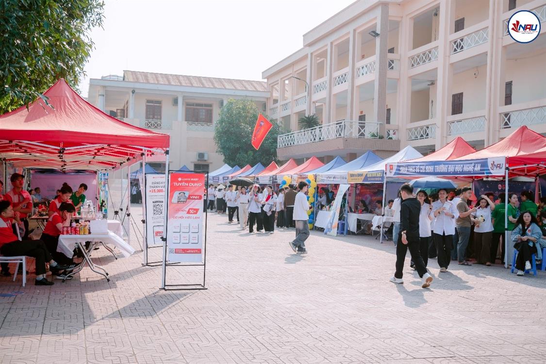 Sinh viên ngành Tài chính – Ngân hàng khám phá đa dạng cơ hội tại Ngày hội Việc làm 2026