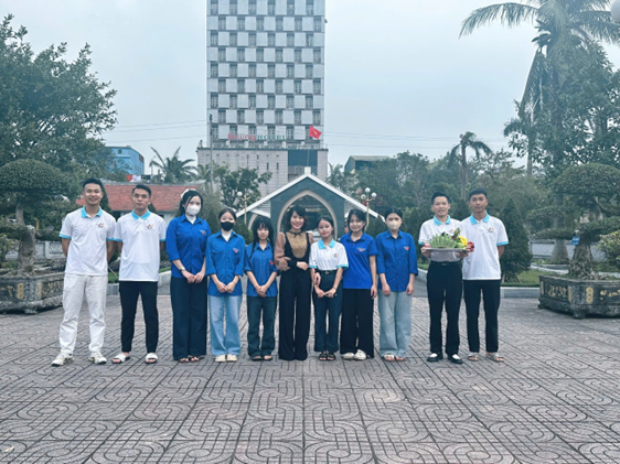 Tri ân các anh hùng liệt sĩ nhân dịp kỷ niệm 81 năm Ngày thành lập Quân đội Nhân dân Việt Nam