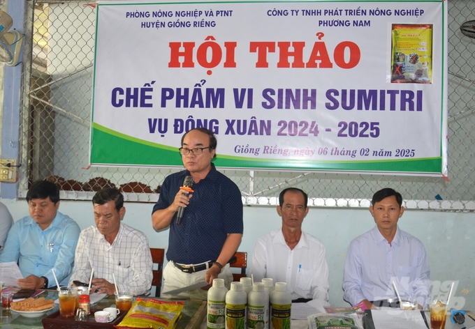 Xử lý rơm rạ thành phân bón tại ruộng dễ áp dụng, nhiều lợi ích