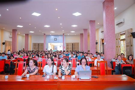300 học viên tham gia lớp bồi dưỡng nâng cao năng lực, phẩm chất đáp ứng chuẩn nghề nghiệp cho giáo viên Trường tiểu học tại đơn vị sự nghiệp giáo dục công lập