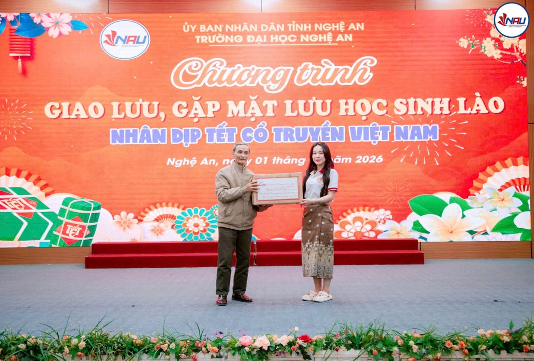 THẮM ĐẬM TÌNH HỮU NGHỊ TRONG CHƯƠNG TRÌNH GIAO LƯU “TẾT SUM VẦY” CÙNG LƯU HỌC SINH LÀO