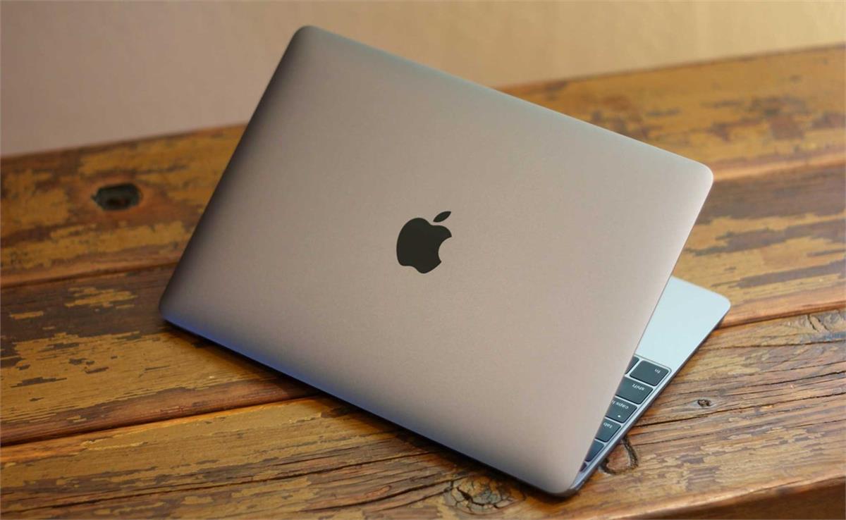 Sinh viên Khoa Công nghệ Thông tin nên chọn laptop nào?
