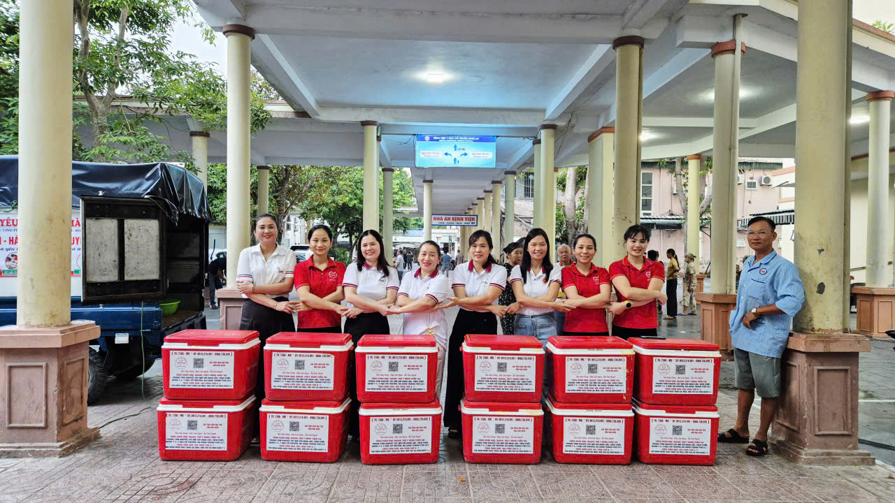 Công đoàn Khoa CNTT – NAU đồng hành cùng Câu lạc bộ “Nồi Cháo Yêu Thương Thành Vinh”: Trao gửi hơi ấm từ những bát cháo ăn sáng